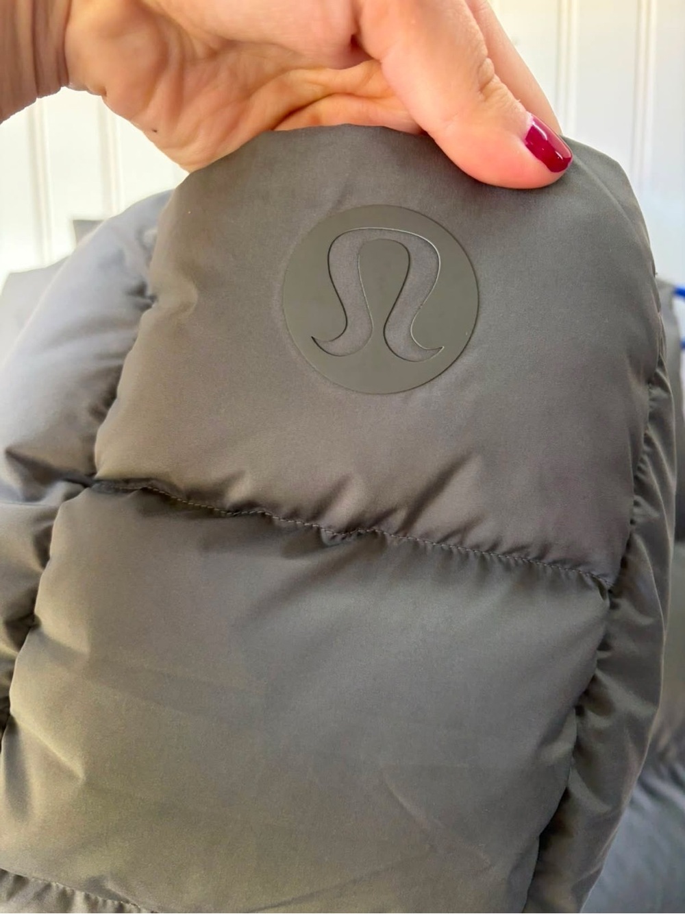 Lululemon WARM ASH GREY Wunder Puff Super-Cropped goose down Vest size 8 - Picture 16 of 16